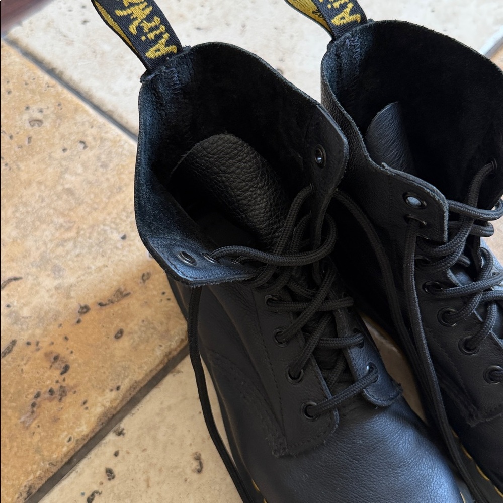 Dr. Martens Pascal Virginia Leather Boots – Soft Black 8-Eye – Women’s 6 - Picture 8 of 9